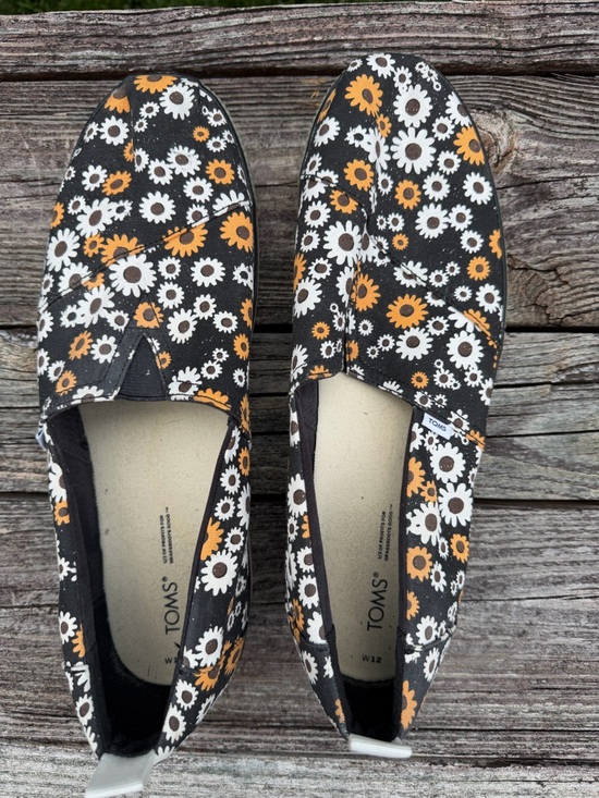 Toms Shoes - TOMS Black Floral Slip-On Flats with White and Orange Daisies - Women’s 12 Men10